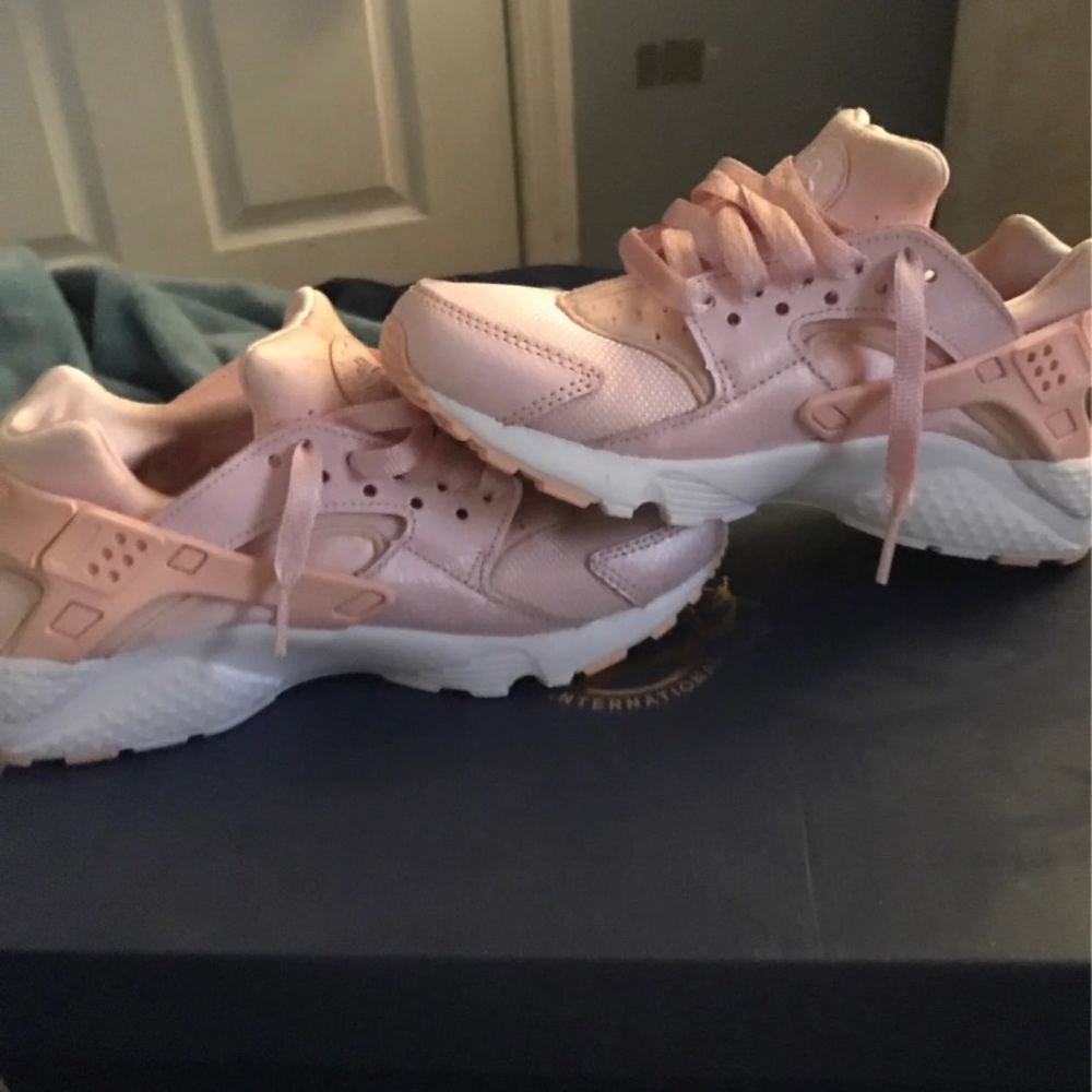 Nike women’s huaraches